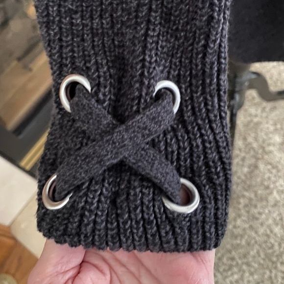 Style & Co. Charcoal Gray Grommet Lace Up Sweater Sz. M - Picture 3 of 10